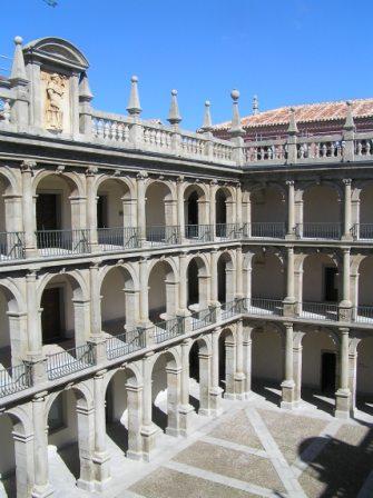 Patio de Santo Tomás del Colegio de San Ildefonso